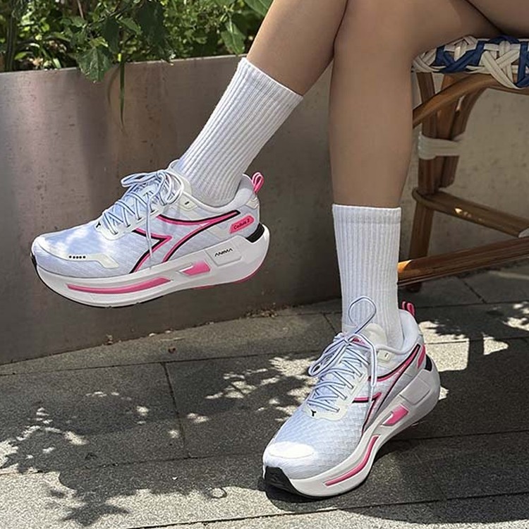 DIADORA