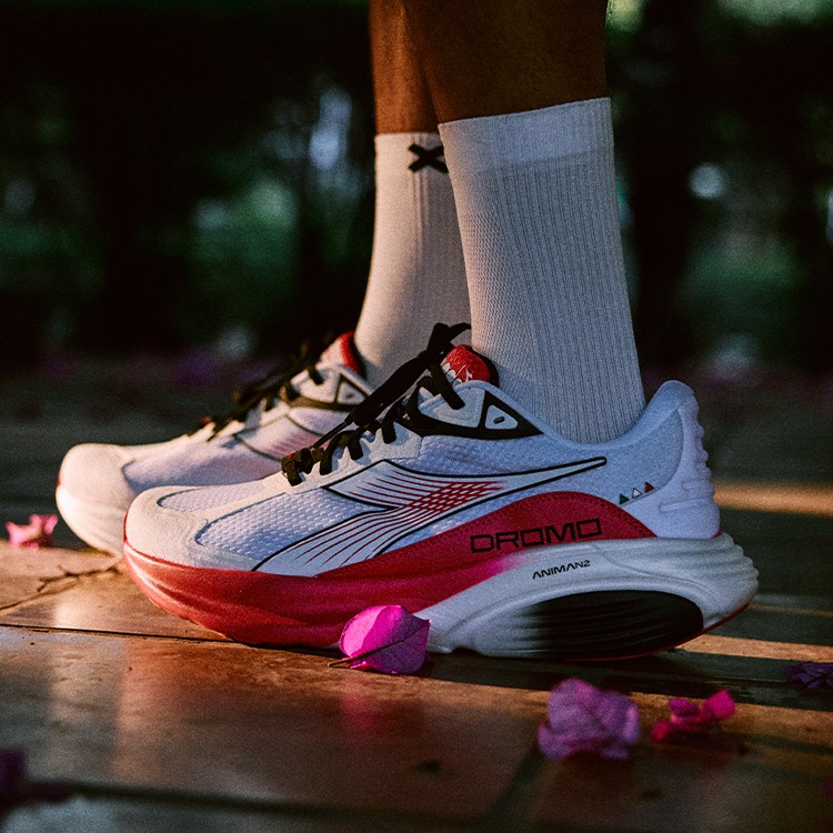 DIADORA