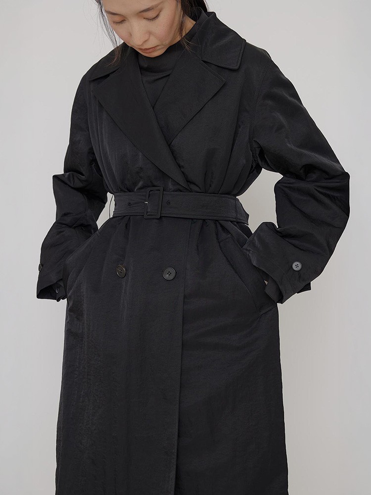 품격을 더하는 단정한 실루엣