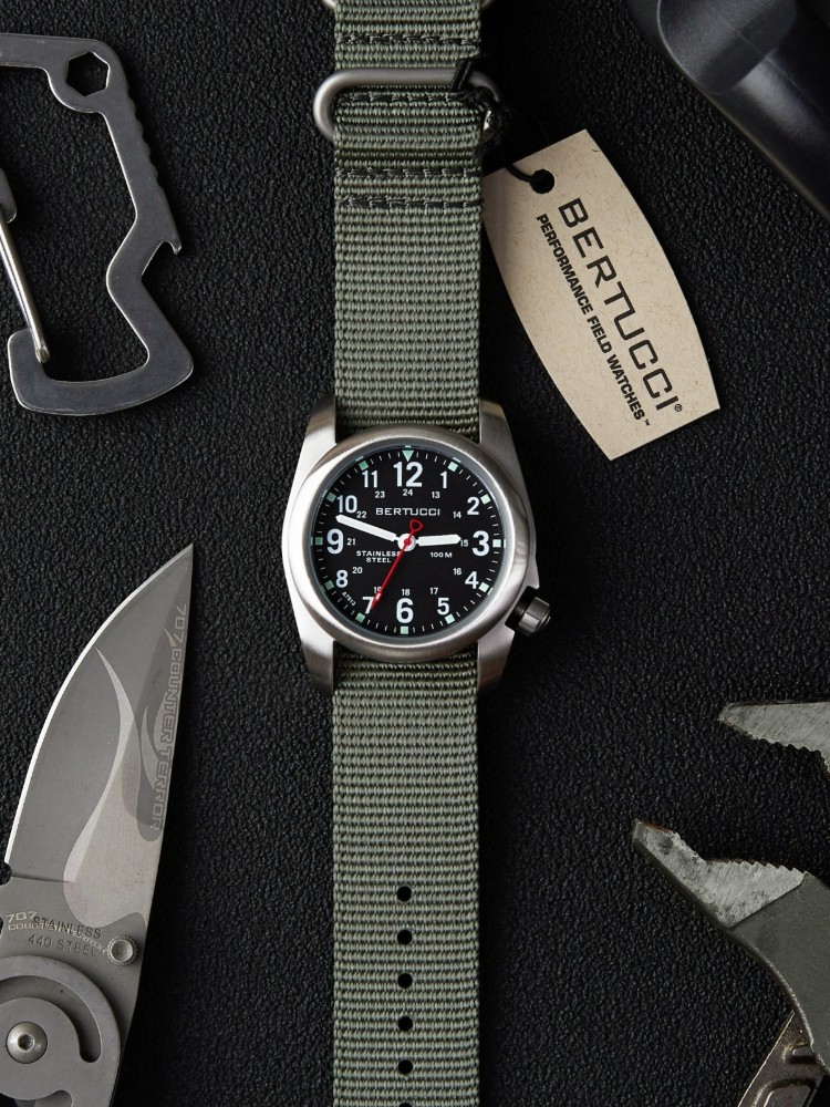 필드워치의 흔들림 없는 본질