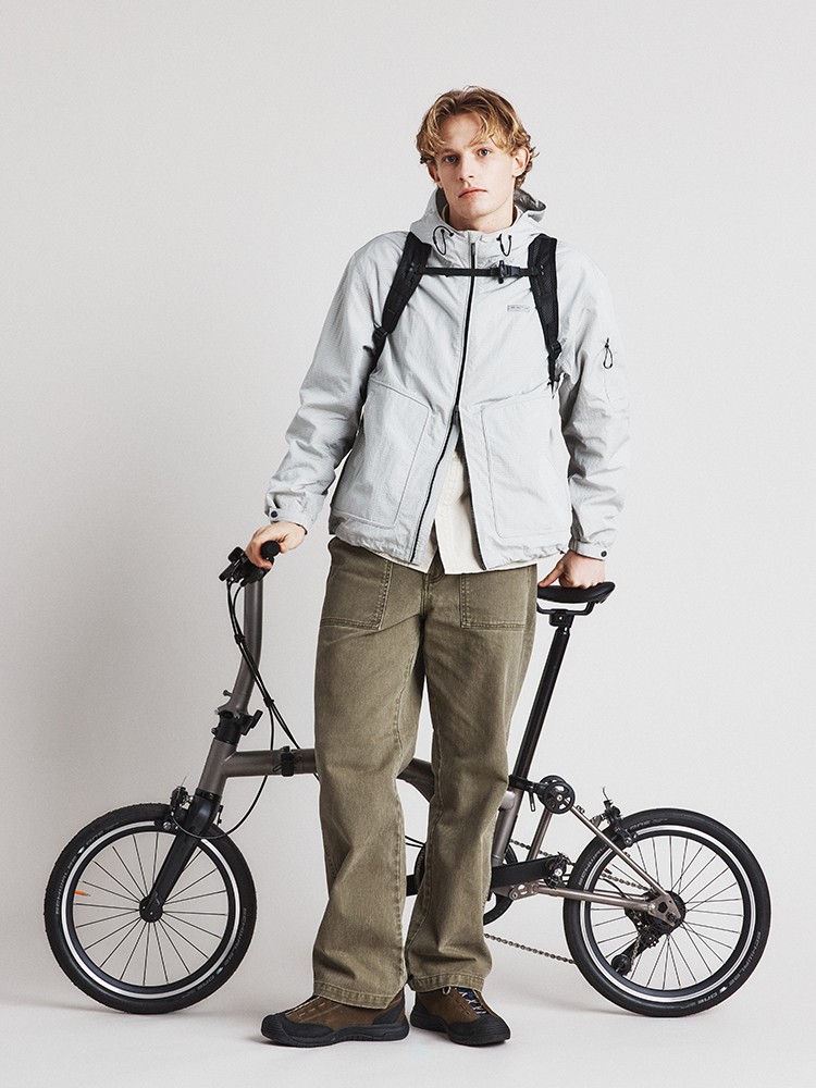 도시 밖의 
여름 휴일