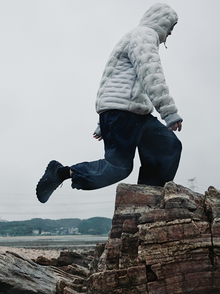 한계를 넘는 가벼움
하프돔 다운