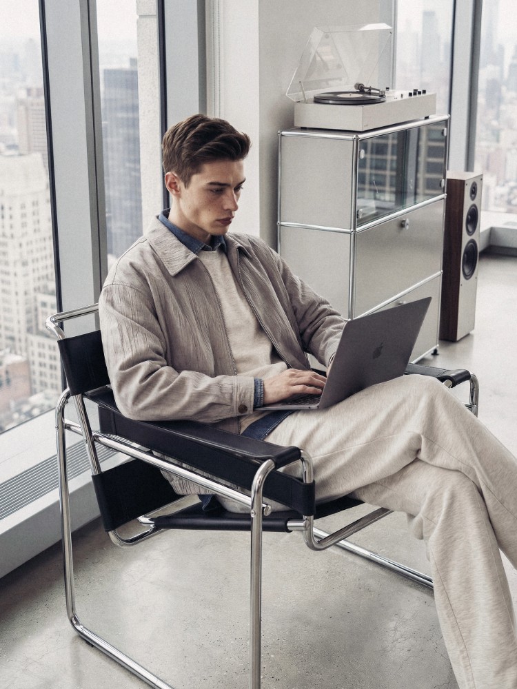 섬세한 스티치에 담긴 정교한 미학