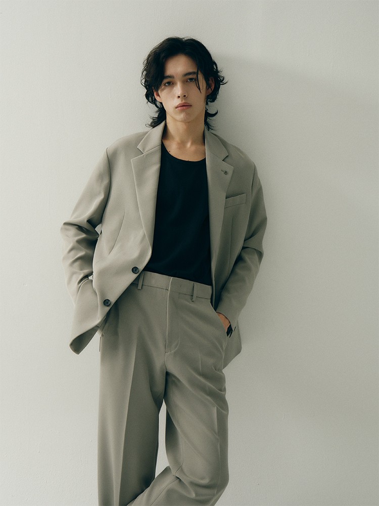현대적인 감성의 클래식 수트